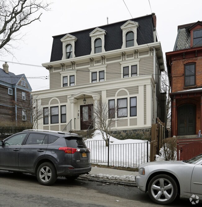 Building Photo - 42 Westervelt Ave