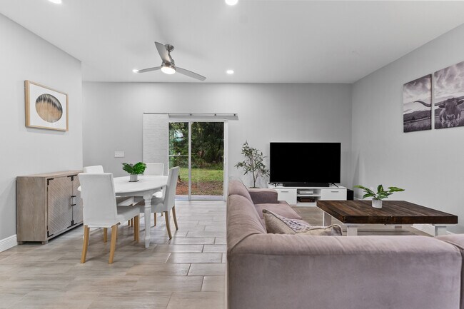 Foto del edificio - 4602 N Manley St