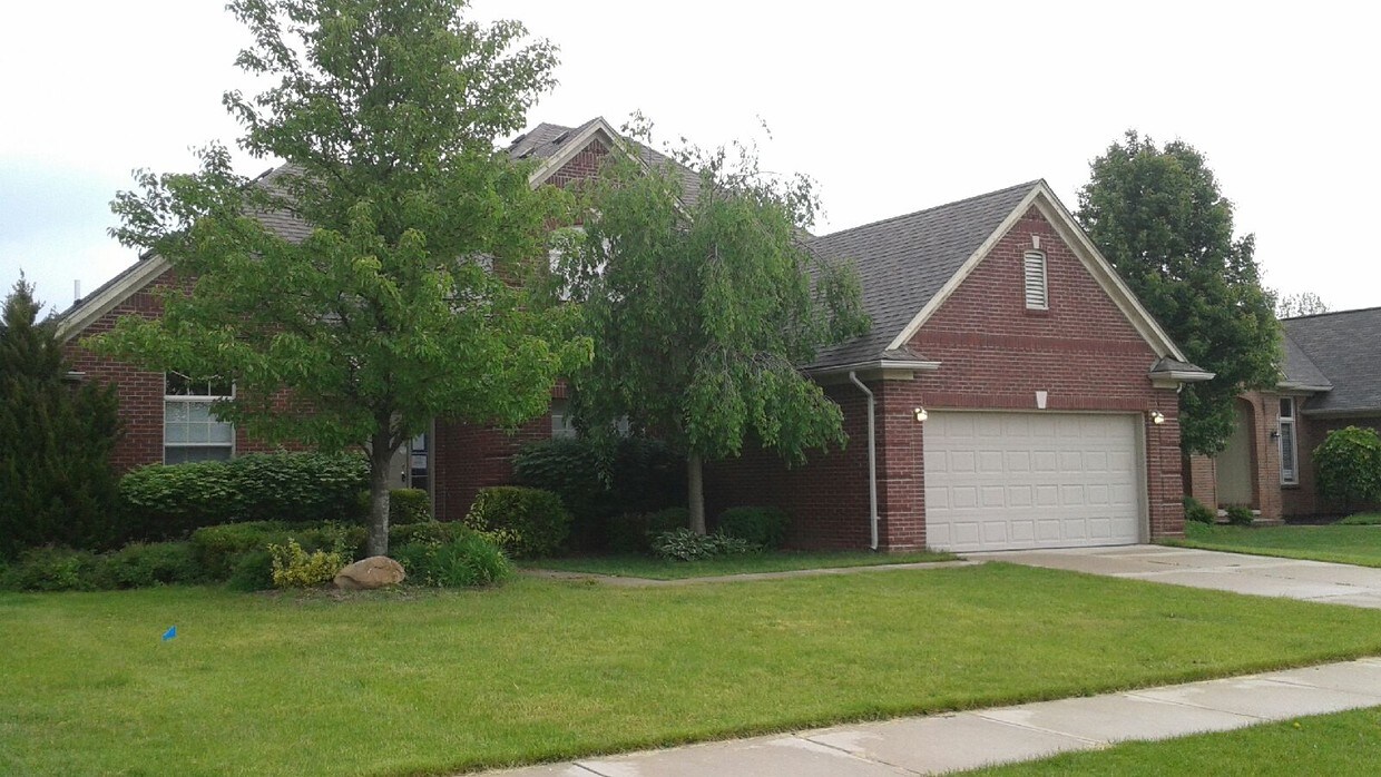 Foto principal - 20269 Alexander Dr