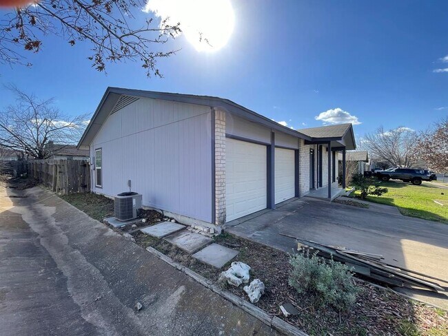 Building Photo - 4001 Hillside Dr