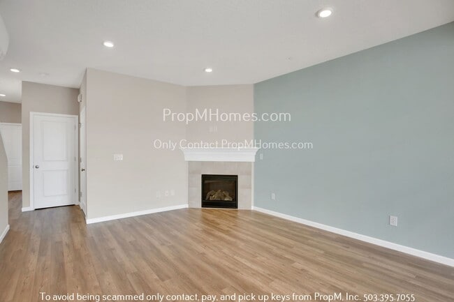 Building Photo - 3 Bedroom Townhome in Happy Valley w/ Amaz...