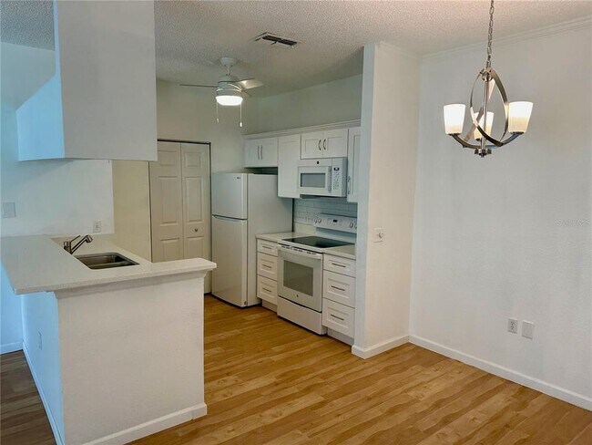 Foto del edificio - 624 Arbor Lakes Cir