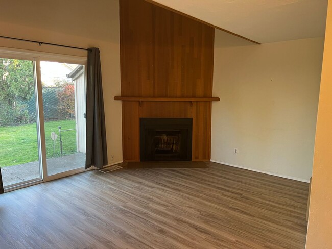 Foto del edificio - Cozy one bedroom condo in Eugene!