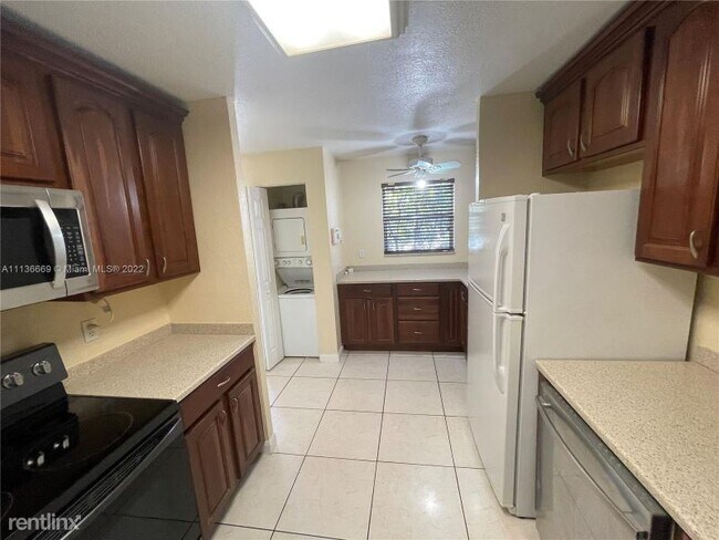 Foto del edificio - 2700 Coral Springs Dr