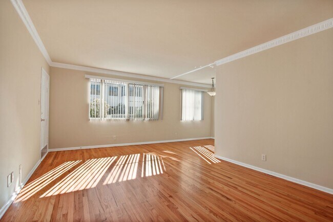 Building Photo - 3144 S. Barrington Ave in Mar Vista