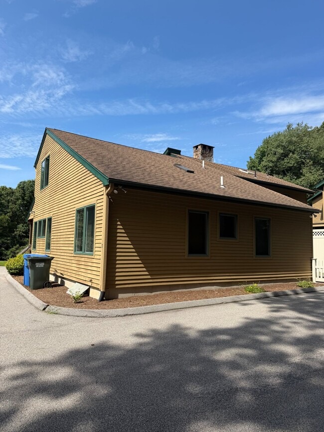 Building Photo - 85 Green Hill Rd