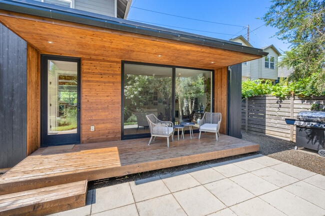 Building Photo - 4518 N Gantenbein Ave