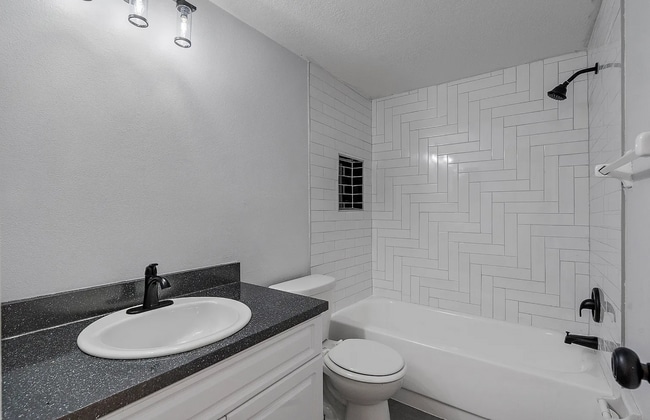 Interior Photo - Splendid unit near the beach