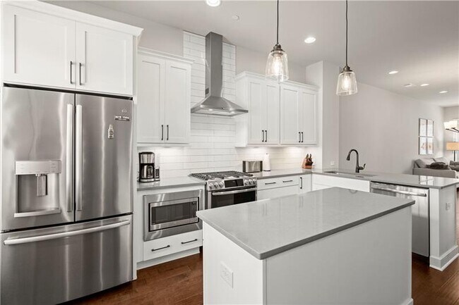 Building Photo - 4330 Parkside Pl