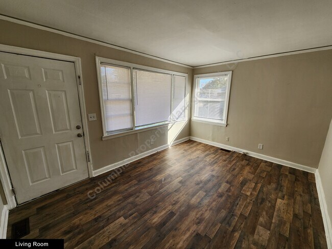 Building Photo - 30 Carillon Ct