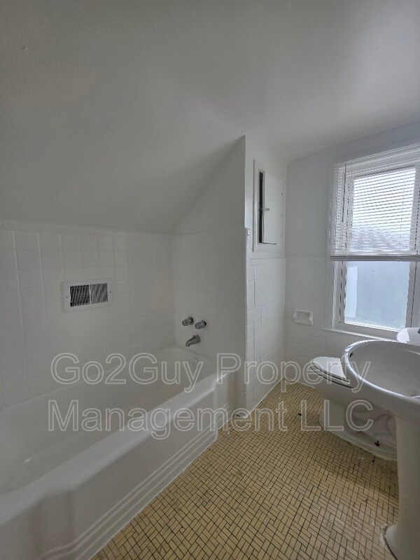 Foto del edificio - 5728 Bedford St