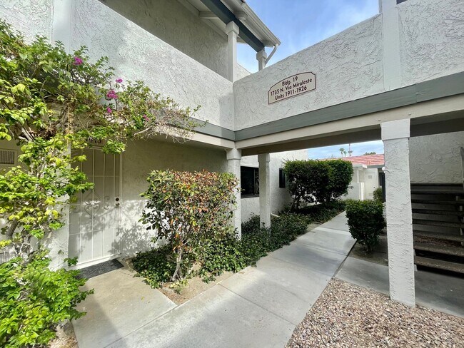 Foto del edificio - AVAILBLE NOW! 1 Bedroom 1 Bathroom Palm Springs Condo