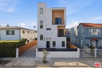 Building Photo - 2837 Redondo Blvd