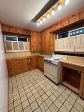 Building Photo - 729 Willow Wy