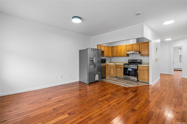 Building Photo - 1473 Gates Ave