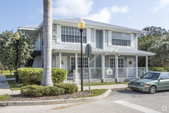 Building Photo - Gulf Breeze Apartment Homes