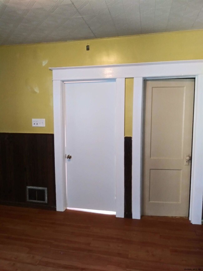 Building Photo - 1058 Forest Rd