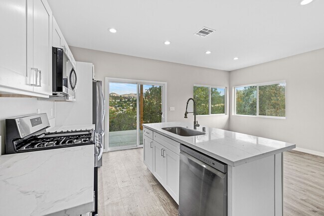 Foto del edificio - 5564 Hamill Ave