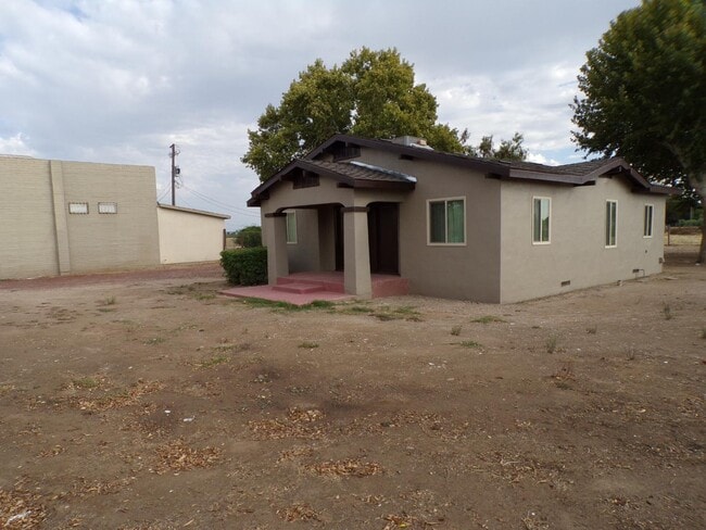 Building Photo - 6939 E Kings Canyon Rd