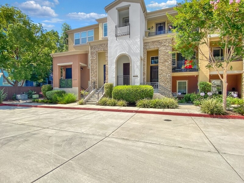 Foto principal - 8808 Promenade N Pl