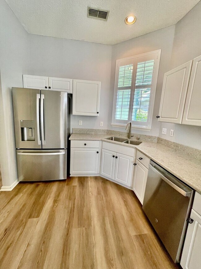Building Photo - 95116 Village Dr