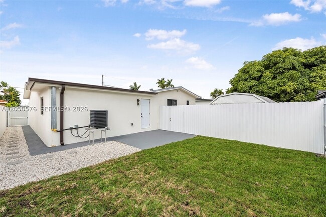 Building Photo - 3481 SW 87th Ct