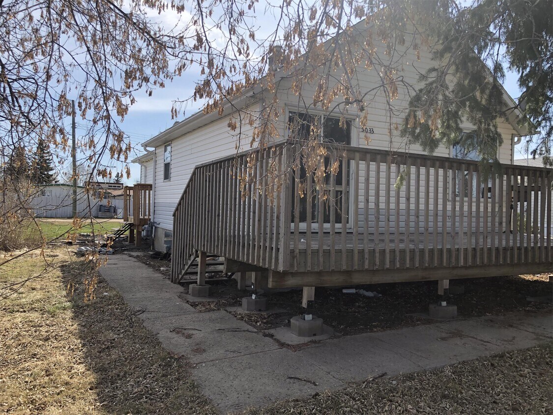 Primary Photo - 5033 53 St
