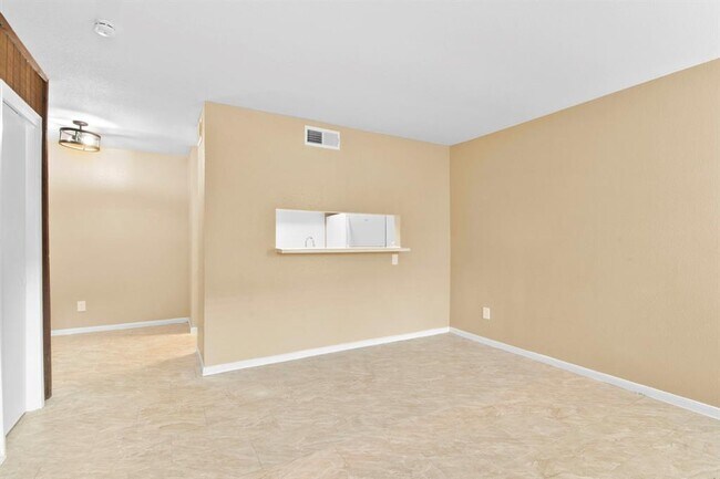 Foto del edificio - 9550 Deering Dr
