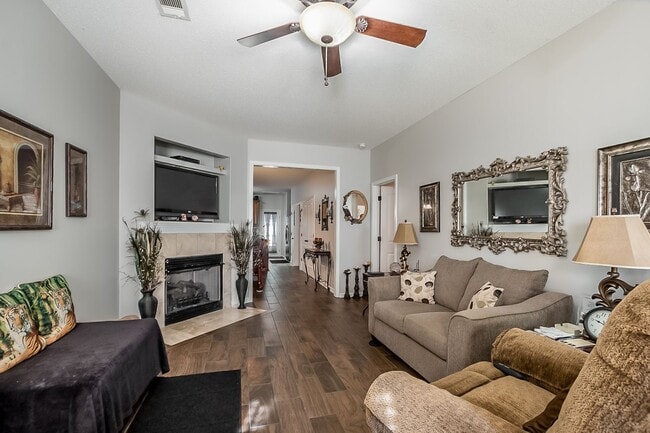 Building Photo - 3 bedroom 2 bathroom townhouse in Covington Villas