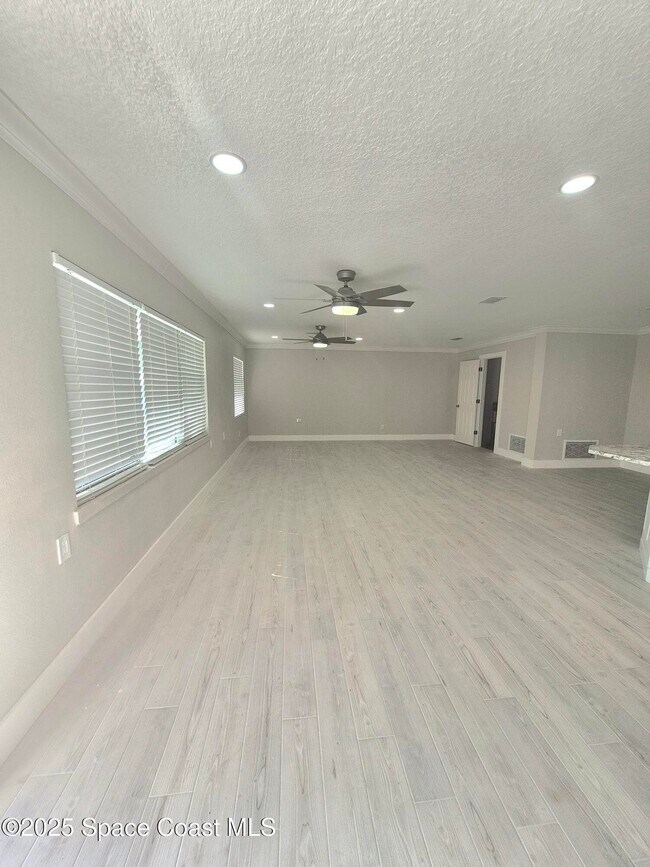 Foto del edificio - 58 Moore Ave