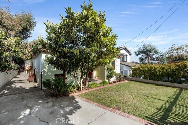 Building Photo - 2616 N Poinsettia Ave