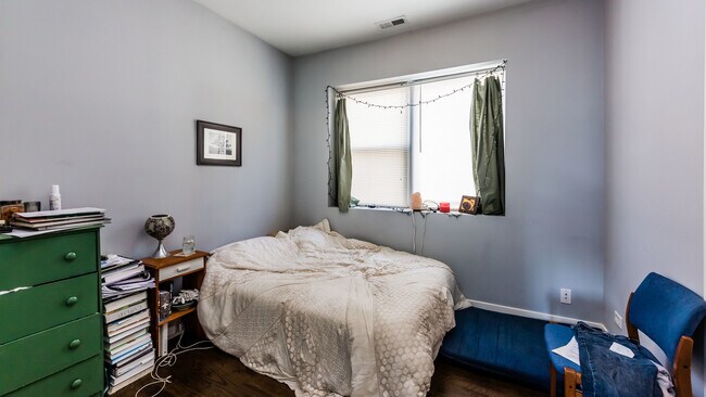 Foto del edificio - 2643 N Washtenaw Ave