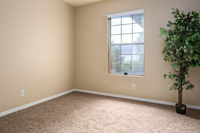 Foto del edificio - Spacious 3 Bedroom Home in a Great Communi...