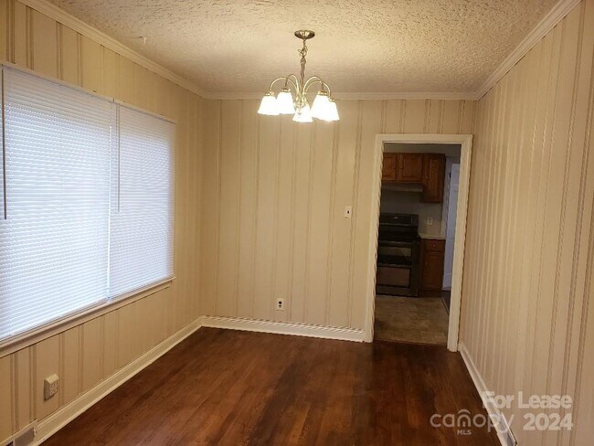 Building Photo - 5431 Elizabeth Rd