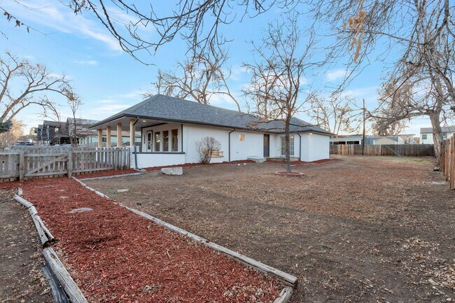 Foto del edificio - Beautiful 3 Bed 1 Bath Home in Edgewater!
