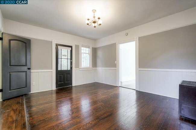 Building Photo - 694 25th St