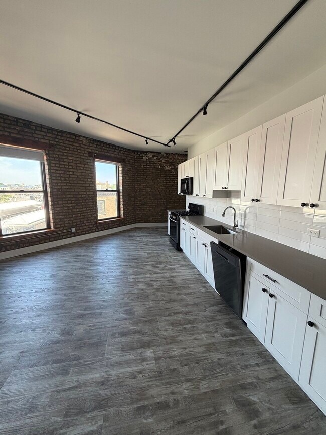 Foto del edificio - 1572 N Milwaukee Ave
