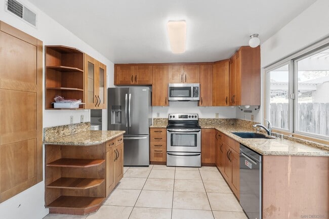 Building Photo - 10606 Esmeraldas Dr