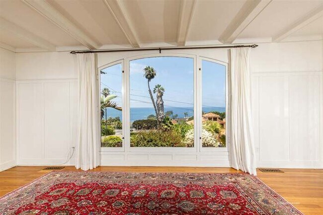 Building Photo - Gorgeous historical single famoly house wi...
