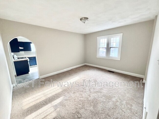 Building Photo - 874 Vankirk St