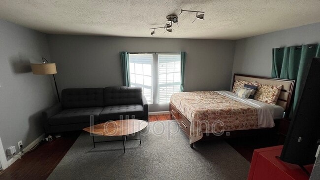Photo - 4325 Coyle St Apartment