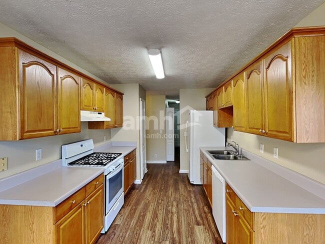 Building Photo - 204 Springbrook Blvd