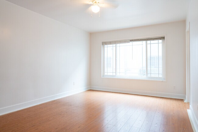 Building Photo - 819 S Serrano Ave