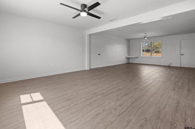 Building Photo - 12752 FM Rd 16