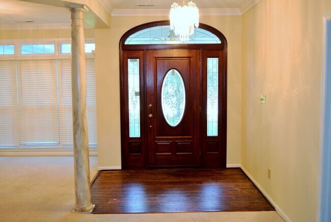 Foto del edificio - 2036 Hen House Dr