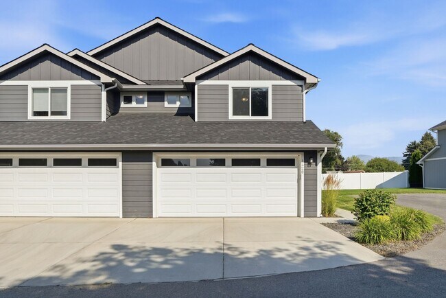 Building Photo - 1422 N Michigan Ln