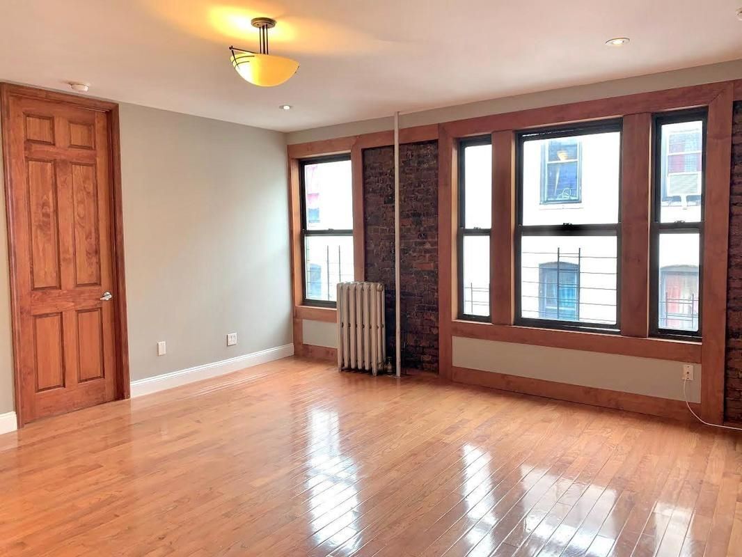 Primary Photo - 520 W 184th St