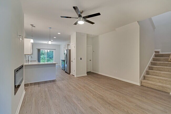 Foto del edificio - Conveniently located 3 bedroom, 2.5 bathroom townhome in The Commons subdivision