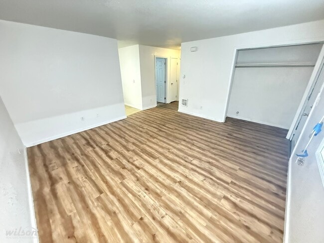 Building Photo - 310 W Pierce St