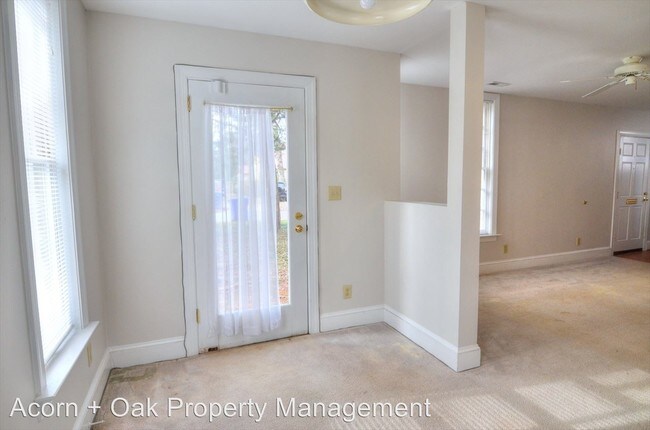 Building Photo - 3 br, 2.5 bath House - 402 Oak Avenue